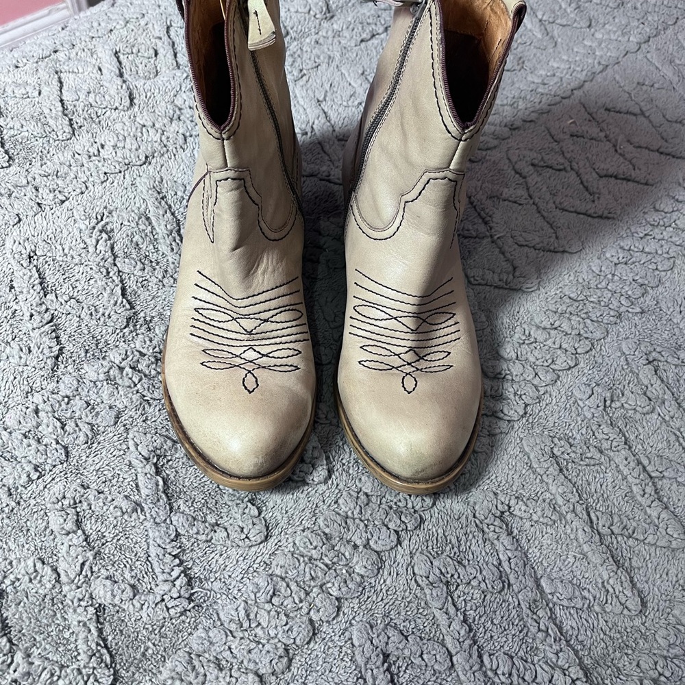 Women's Cream Western Ankle Boots Naya